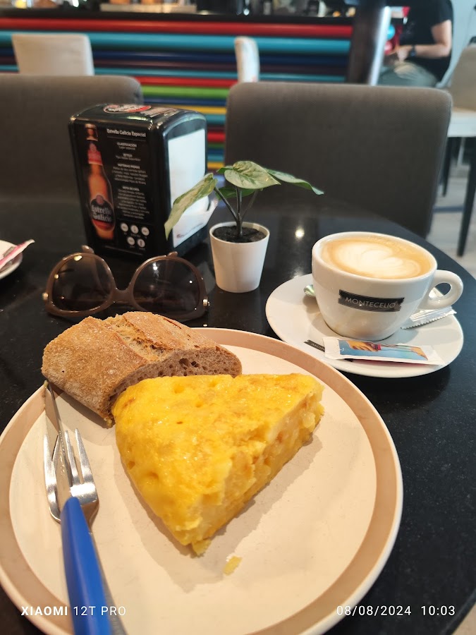 CAFE BAR LALUMA