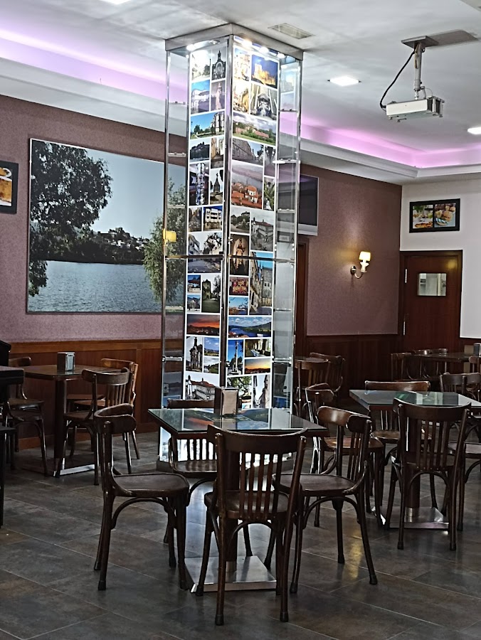El Pilar...Cafe Bar