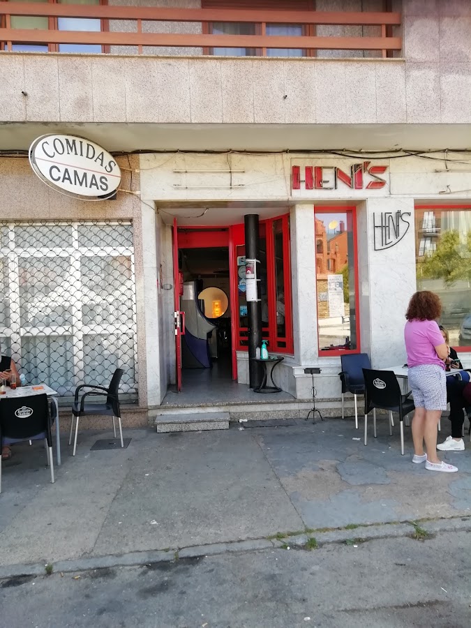 Henis