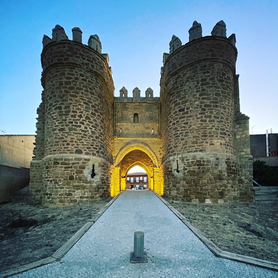 Puerta de la Villa o de San Andrés