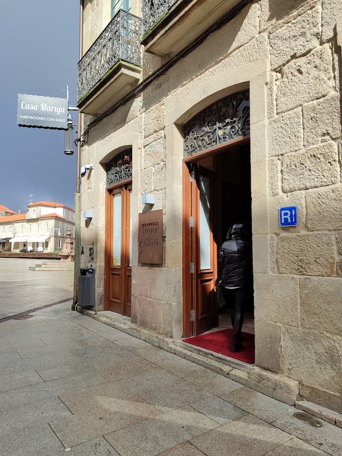 Restaurante La Casa De Las 5 Puertas